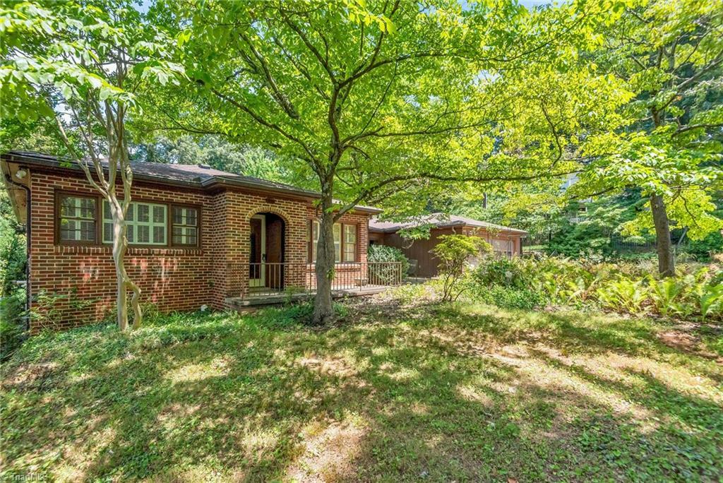 Property Photo:  504 Highland Street  NC 28697 