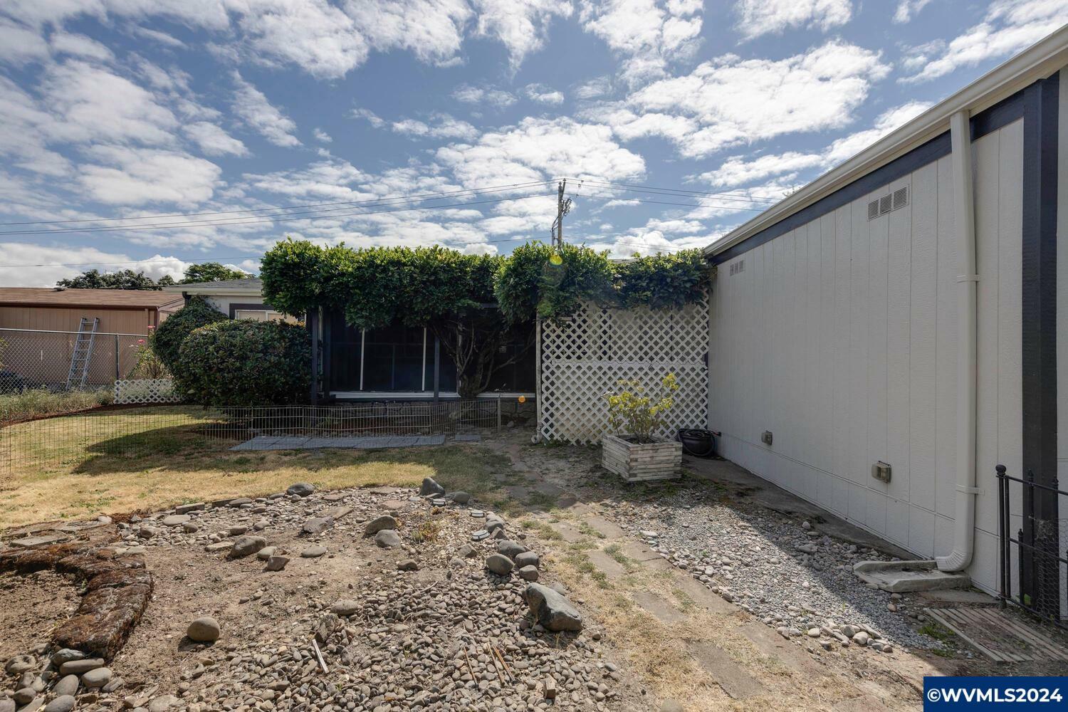 Property Photo:  1766  12th Av SE  OR 97322 