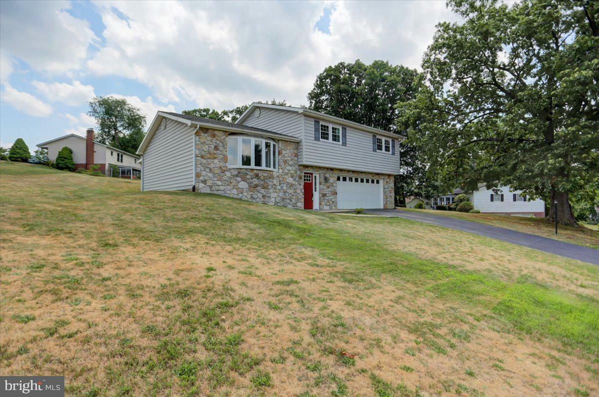 Property Photo:  8 Buckingham Drive  PA 17201 