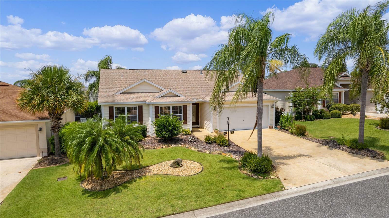 Property Photo:  809 Le Carpe Lane  FL 32162 