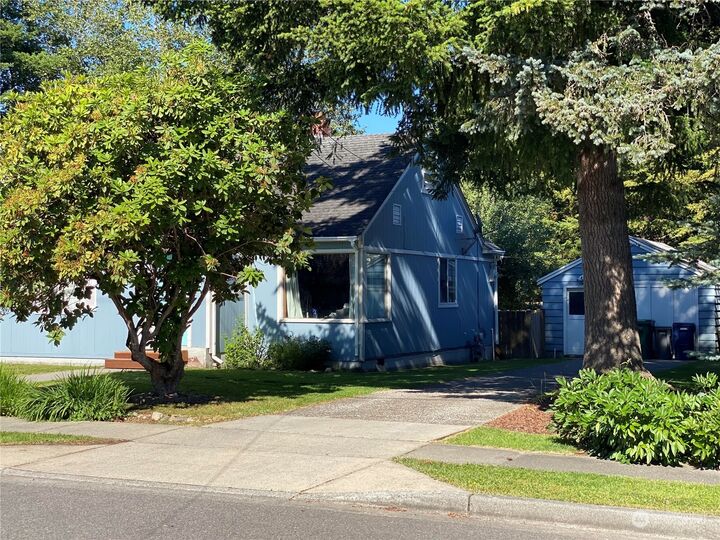 Property Photo: 8276 Silva Avenue SE WA 98065