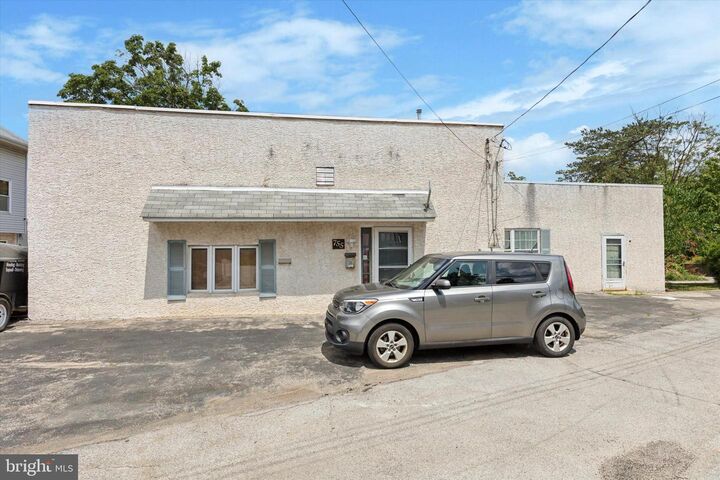 755 E 4th Street  Bridgeport PA 19405 photo