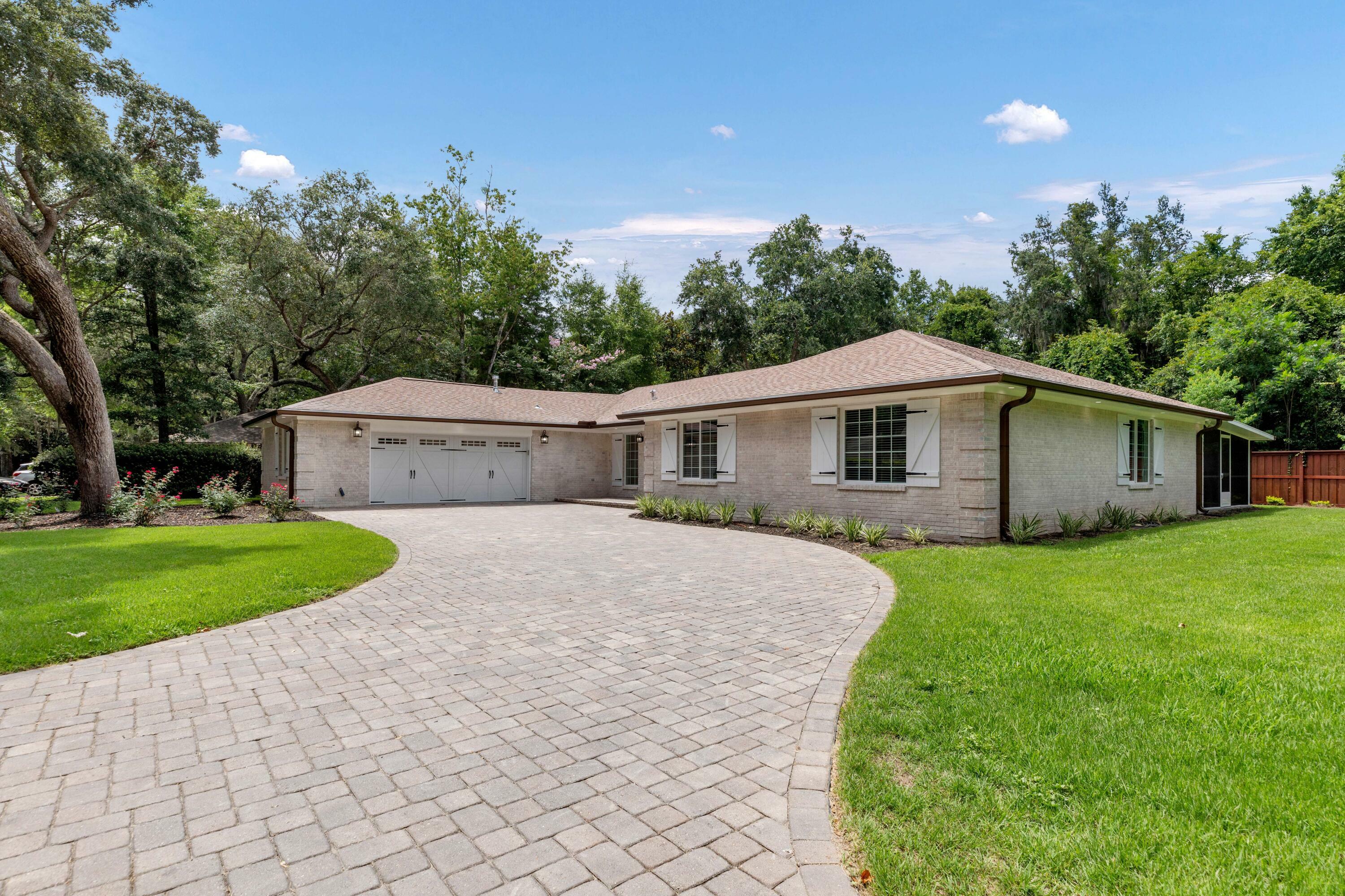 Property Photo:  343 Oaklake Lane  FL 32578 