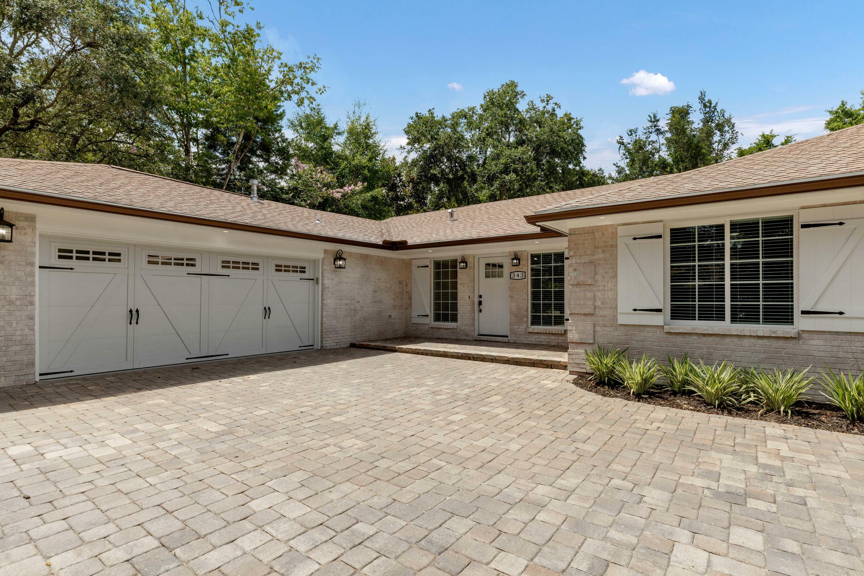 Property Photo: 343 Oaklake Lane FL 32578