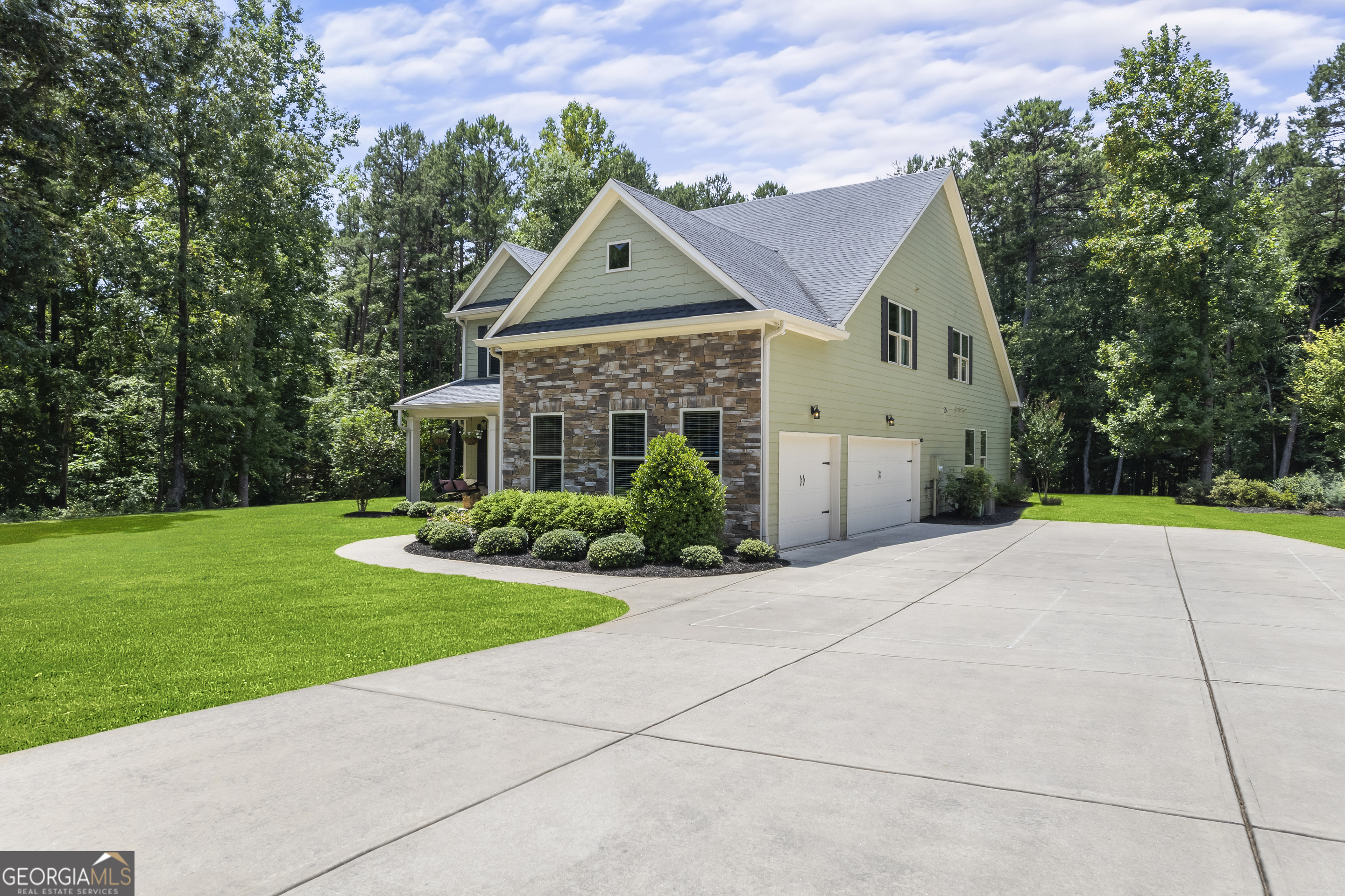 Property Photo:  372 Abbington Way  GA 30523 