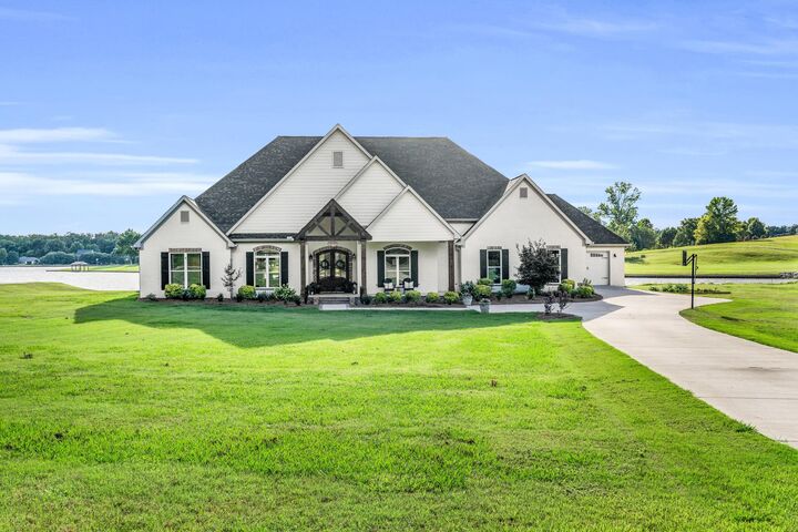 907 E Lakeshore Dr  Starkville MS 39759 photo