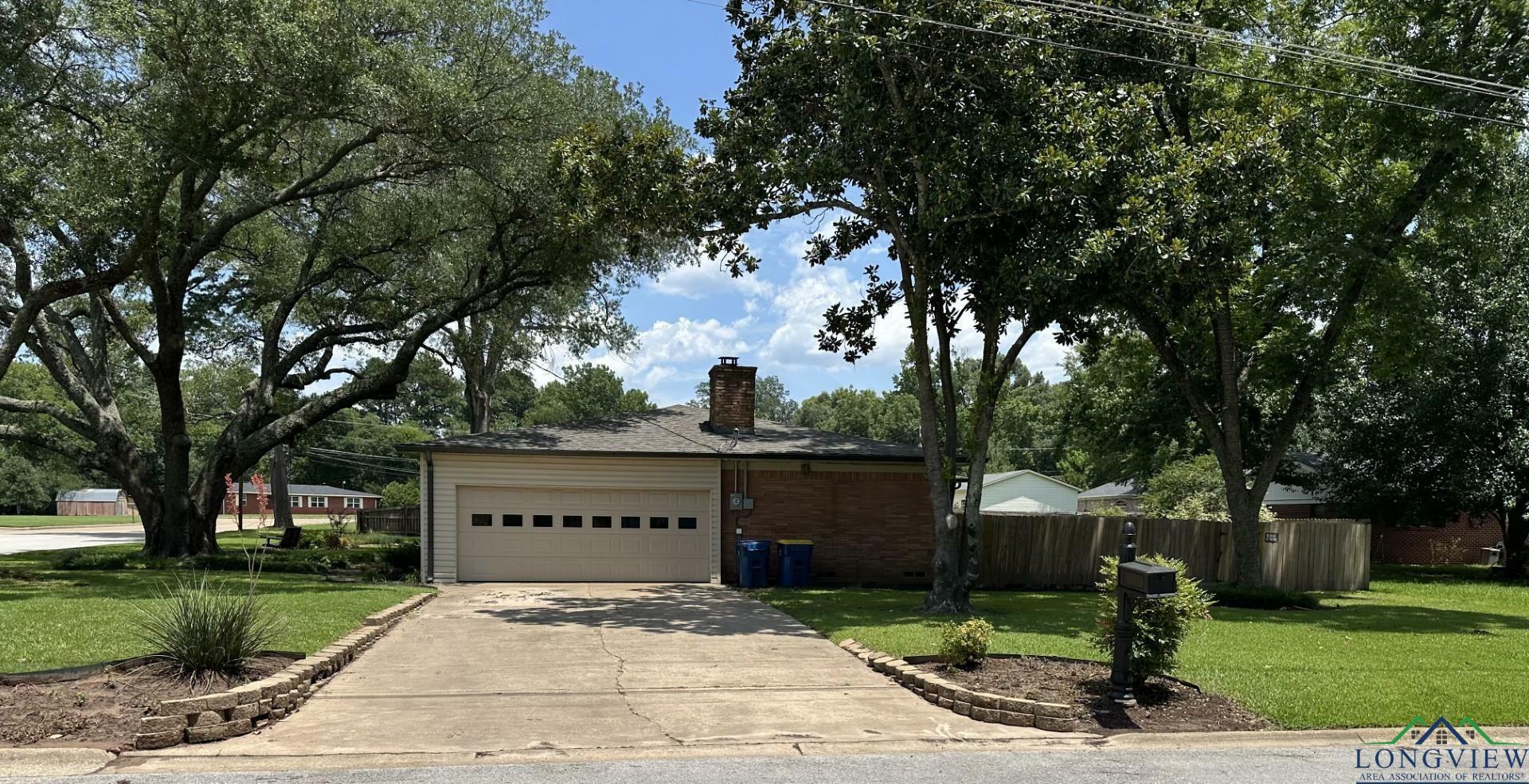 Property Photo:  1300 Woodlawn St  TX 75662 