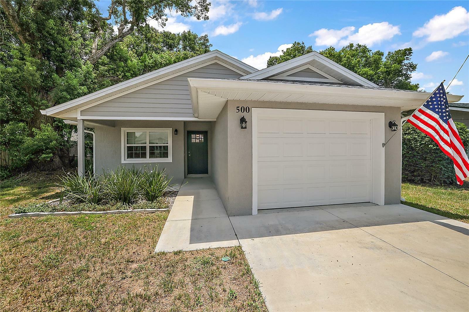 Property Photo: 500 E Lakeview Avenue FL 32726