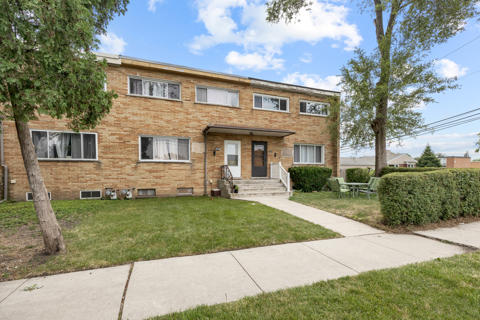 Property Photo:  1928 S Chestnut Street  IL 60018 