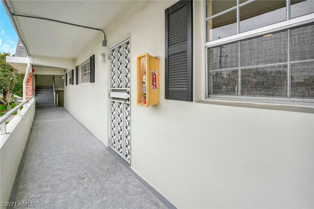 Property Photo:  1900 Alamanda Drive 202  FL 34102 