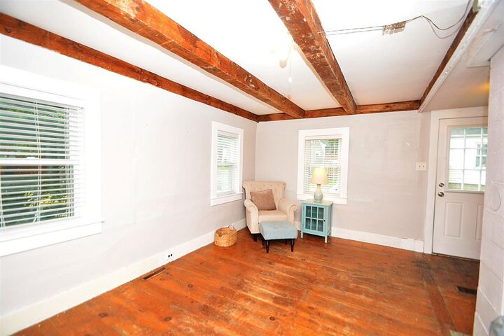 Property Photo:  4 Elm Court  NH 03857 