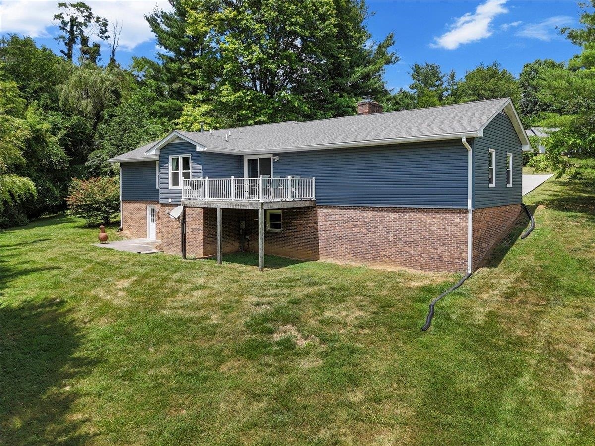 Property Photo:  1409 Gladewood Drive  VA 24060 