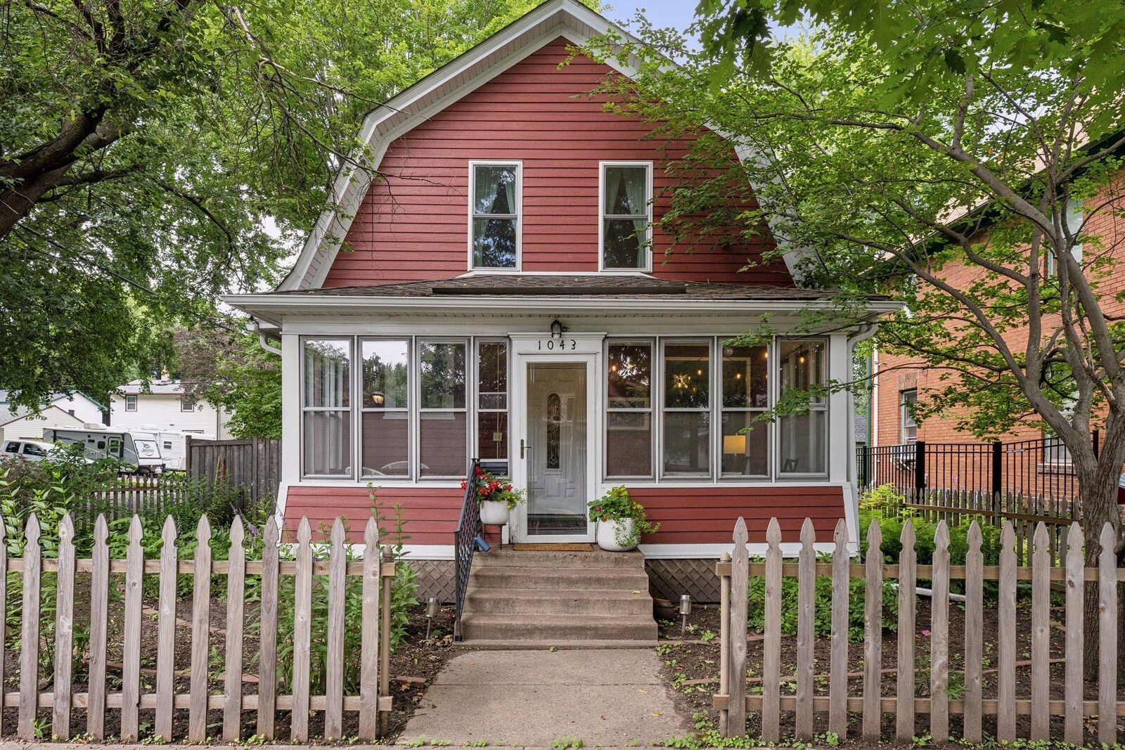 Property Photo: 1043 Barrett Street MN 55103