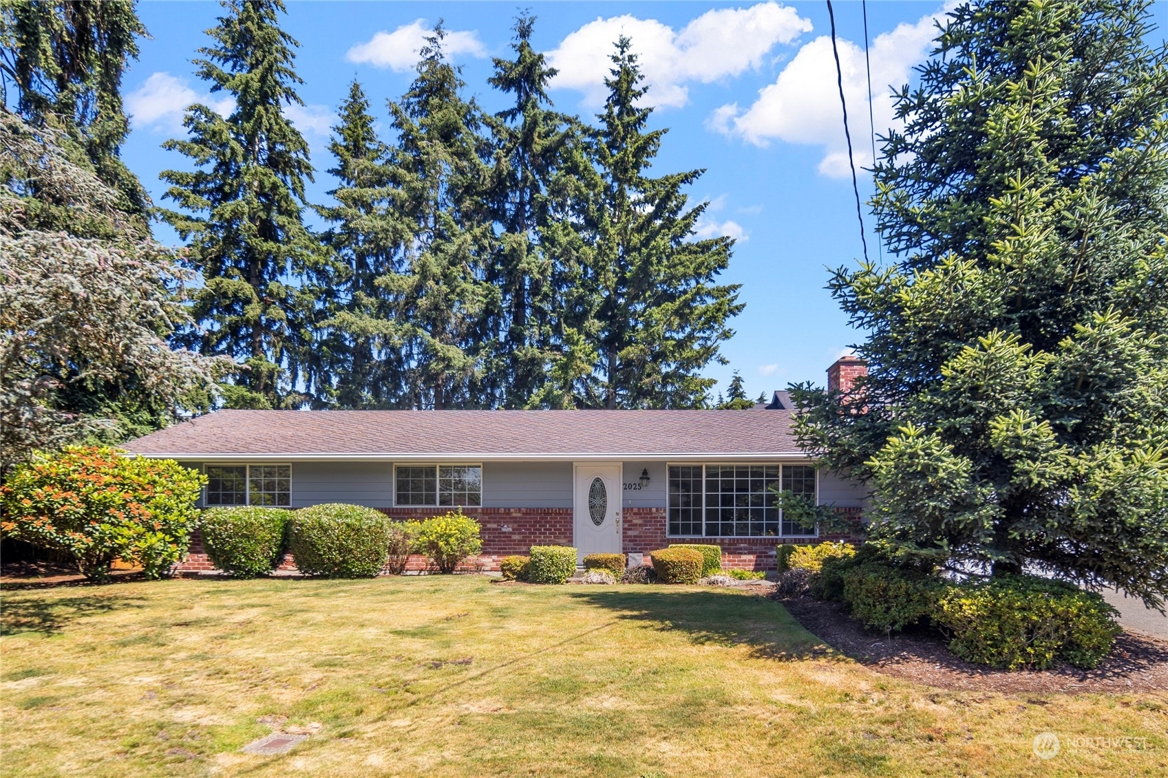 Property Photo:  2025 122nd Place SE  WA 98208 