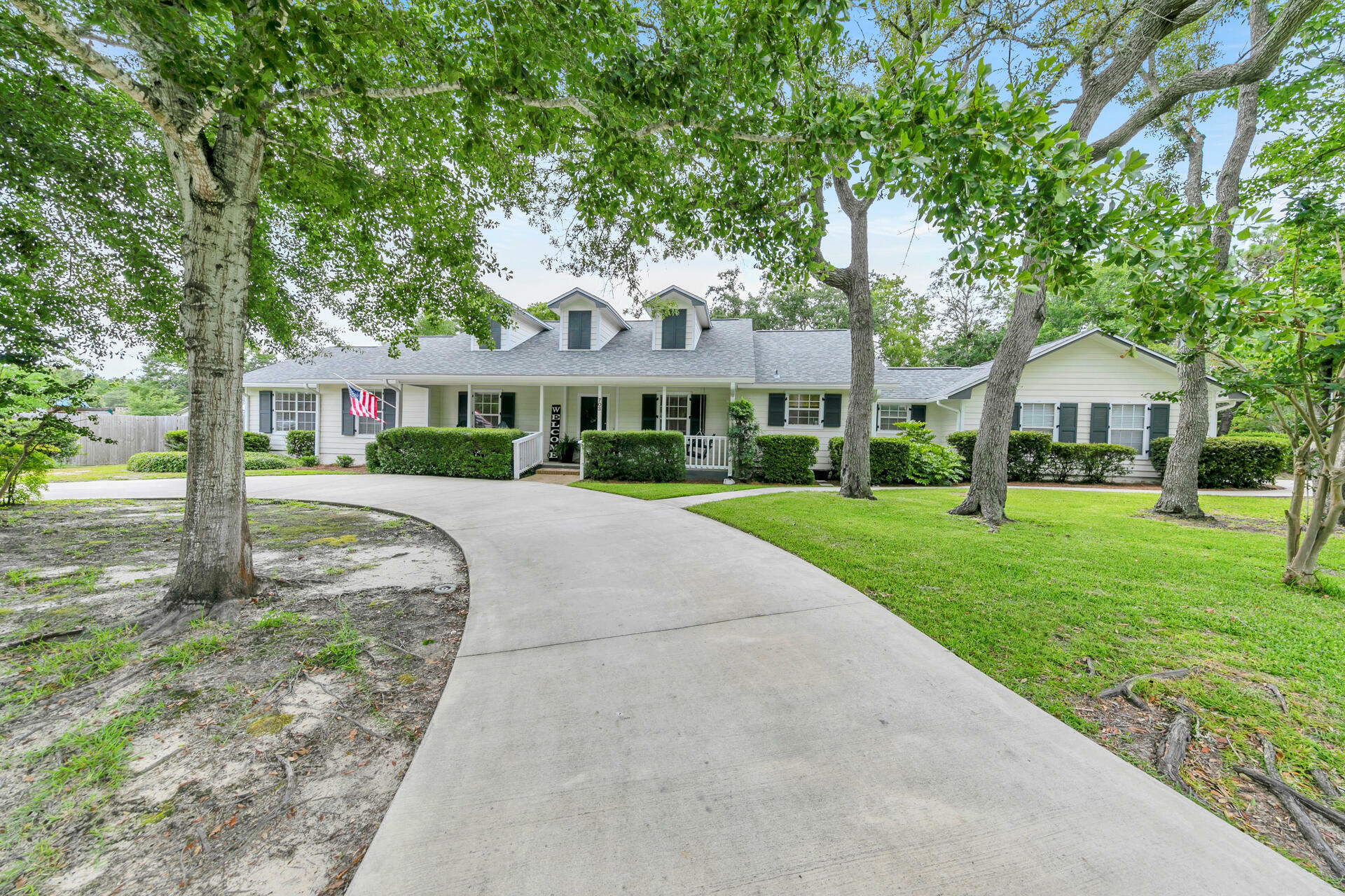 Property Photo:  703 Greenwood Lane  FL 32578 