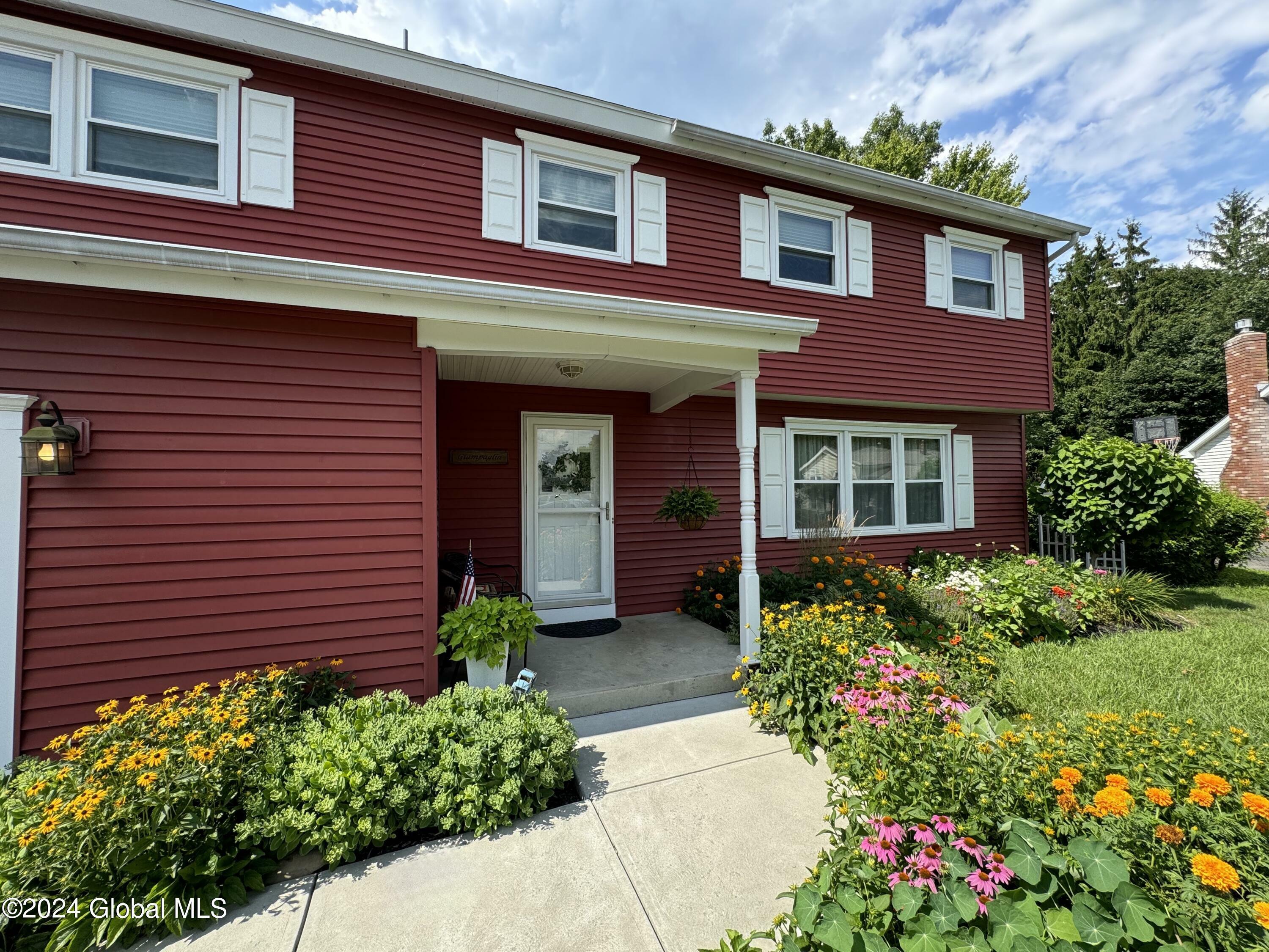 Property Photo:  136 Oxford Court  NY 12186 