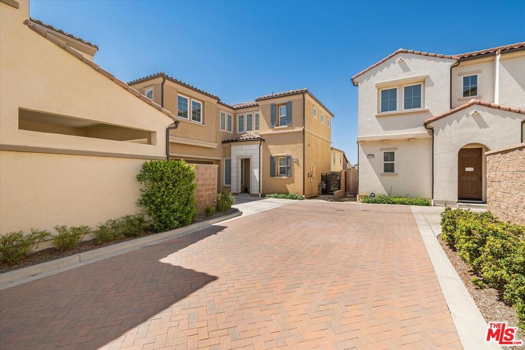 Property Photo: 20646 W Chestnut Circle CA 91326