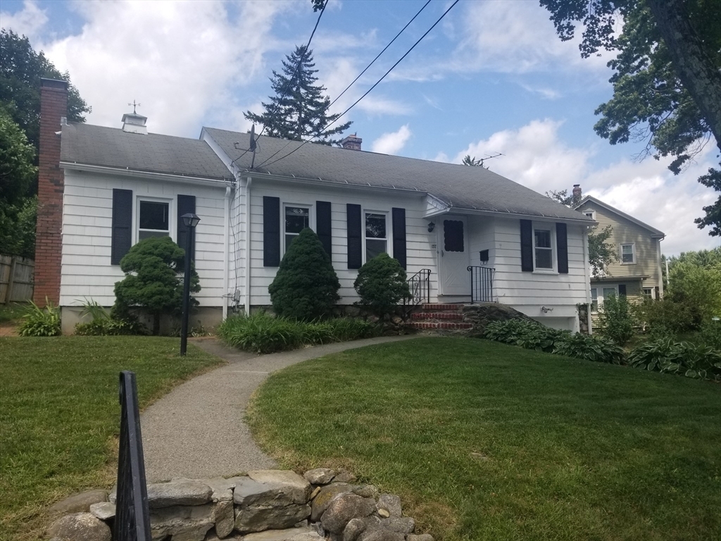 Property Photo:  137 Quinapoxet Ln  MA 01606 