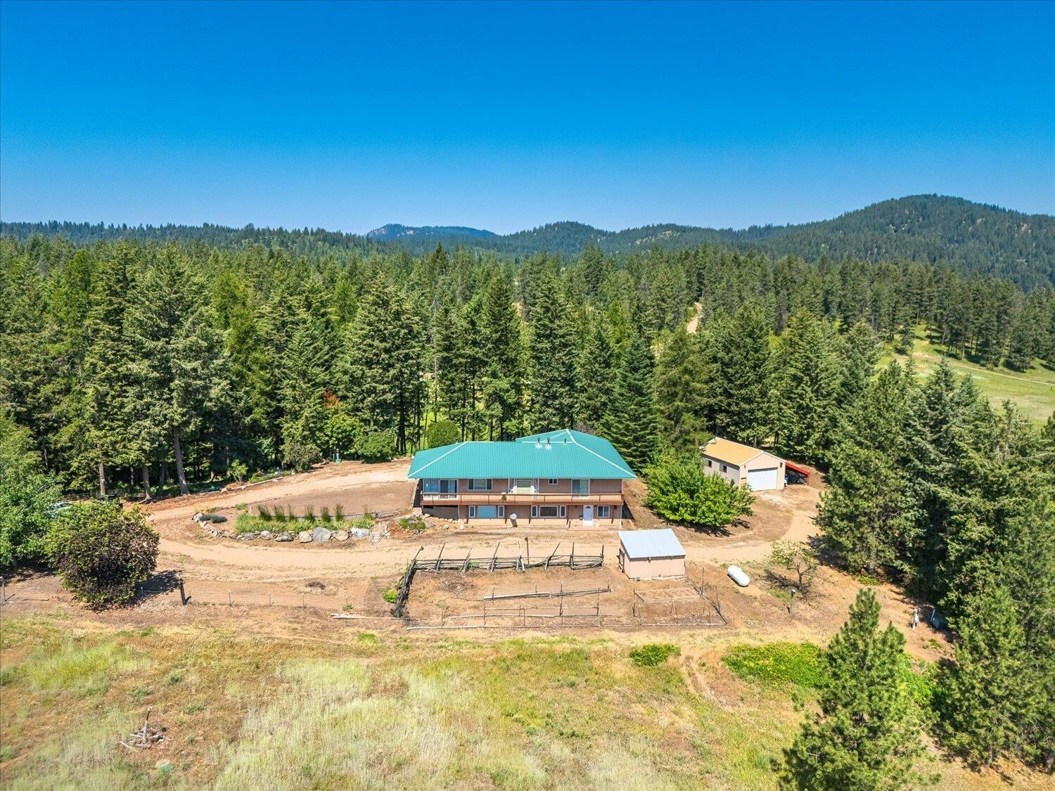 Property Photo:  1876 Horseshoe Lake Rd  WA 99006 