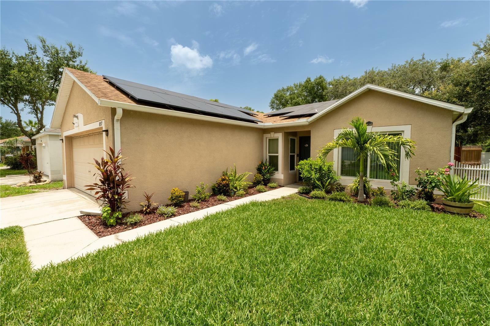 Property Photo:  10517 Maronda Drive  FL 33578 