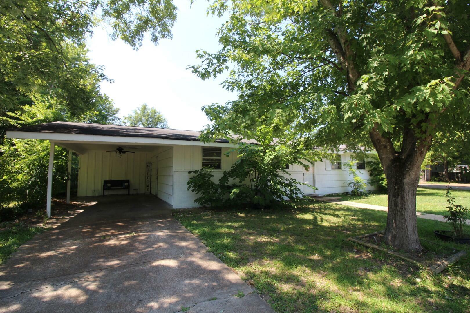 Property Photo:  2105 Wayne  MS 38801 