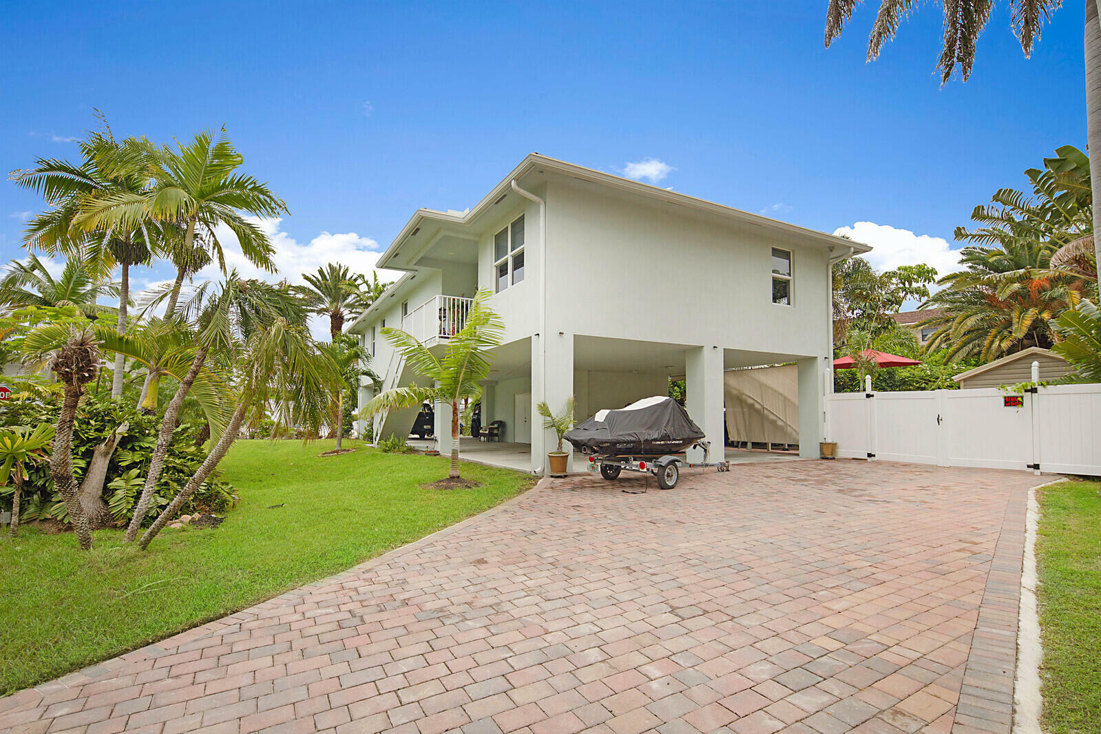 Property Photo:  2510 Lake Drive N  FL 33435 