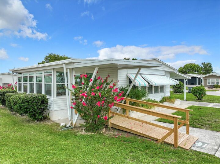 Property Photo:  161 Candlewood Dr  FL 33898 