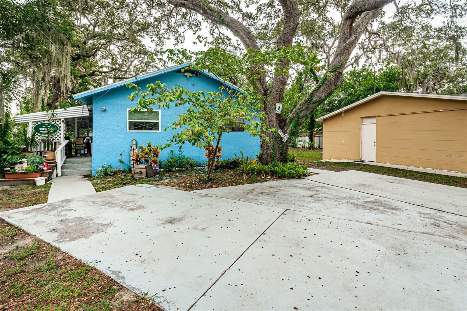 Property Photo:  1384 S Madison Avenue  FL 33756 