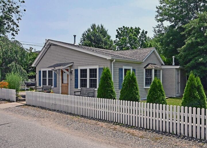 10 Bardsley St  Acushnet MA 02743 photo