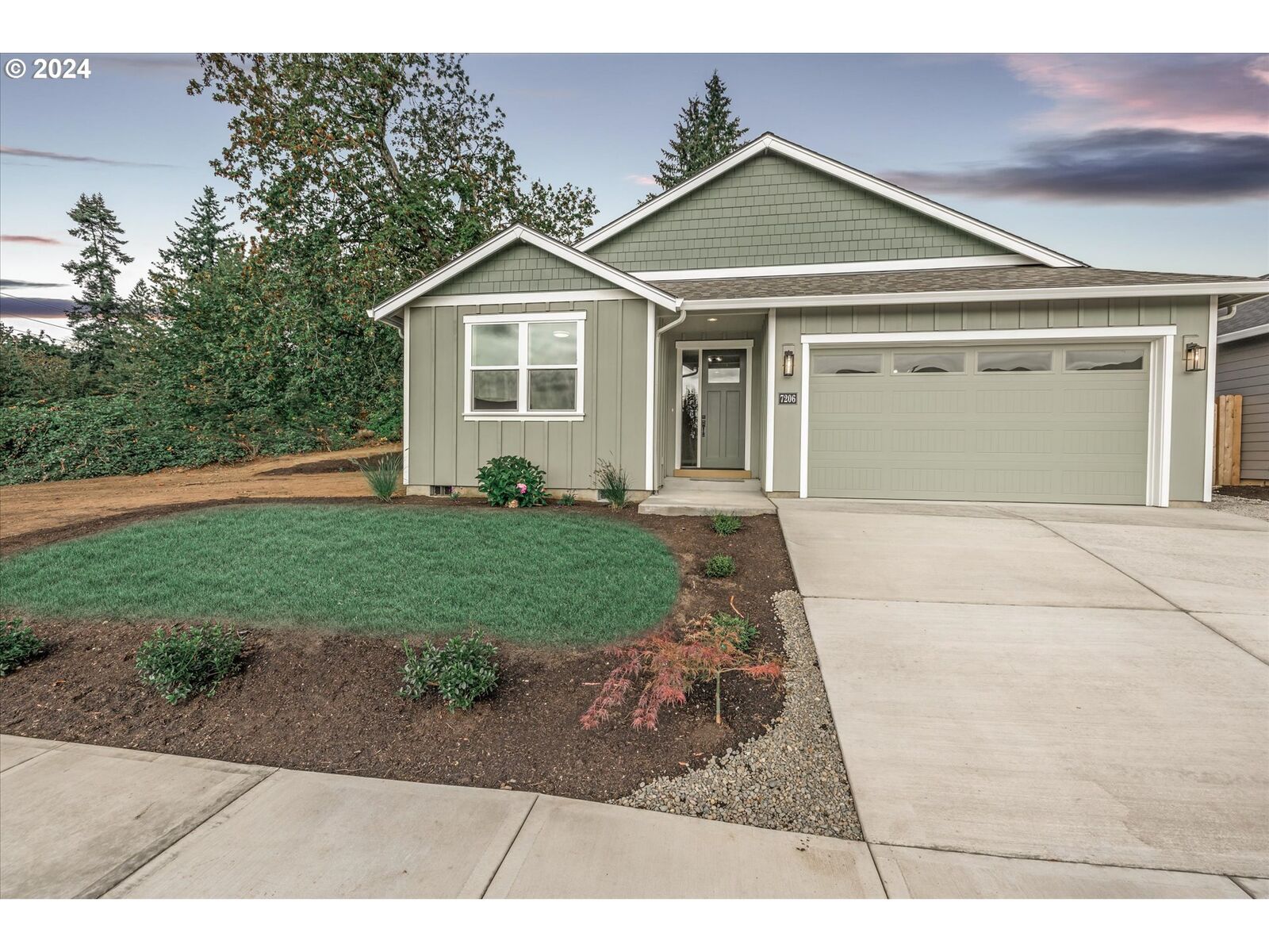 Property Photo:  7206 NE 27th Ct  WA 98665 