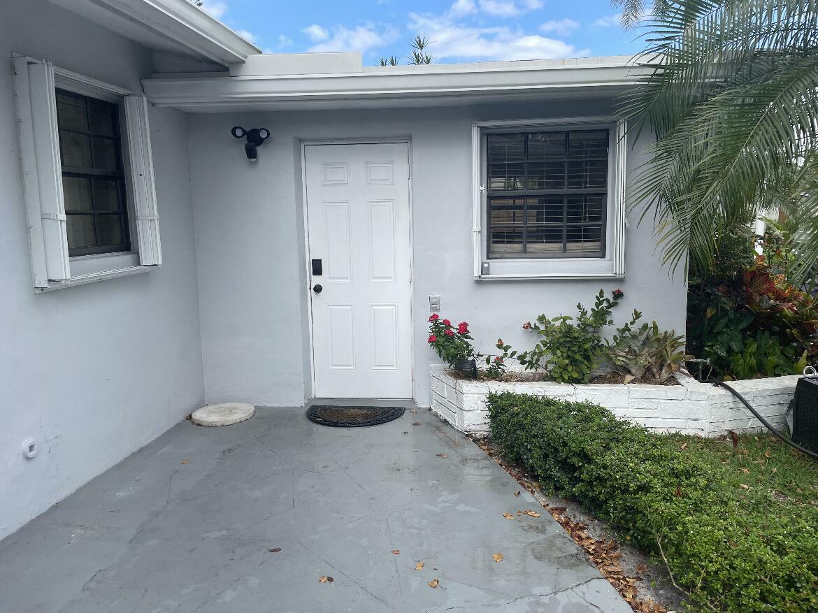 Property Photo:  3610 Lloyd Drive  FL 33309 