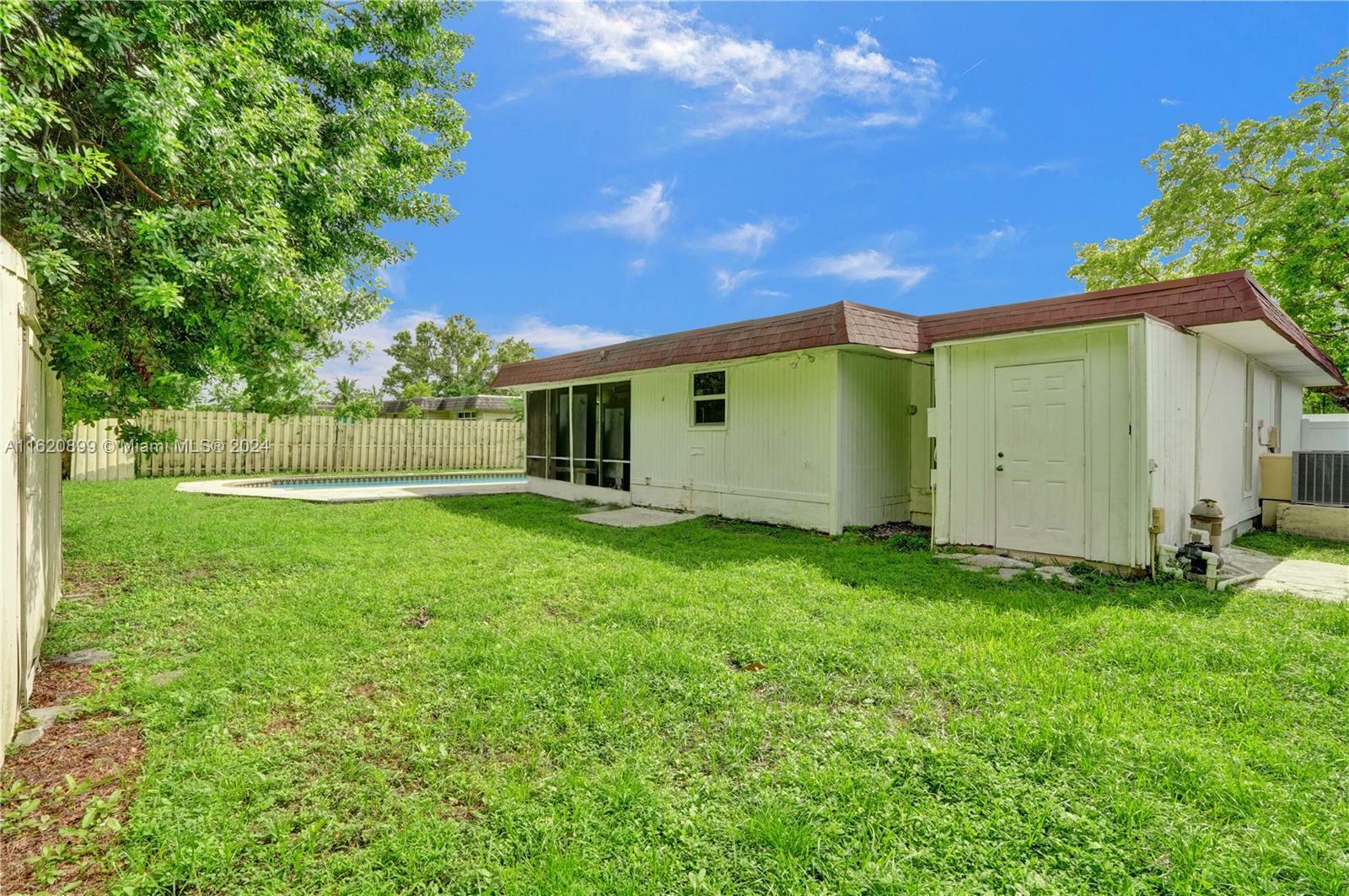 Property Photo:  7908 NW 70th Ave  FL 33321 