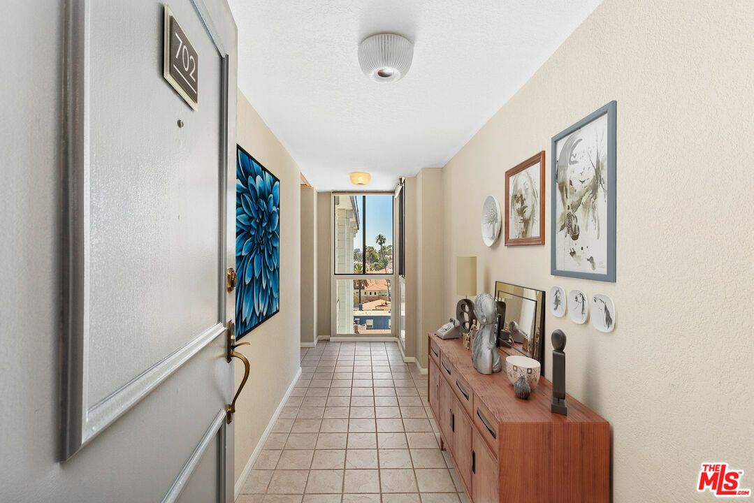 Property Photo:  2601  E Ocean Blvd 702  CA 90803 