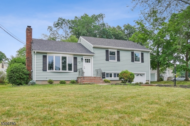 Property Photo:  24 Apple Tree Ln  NJ 07950 