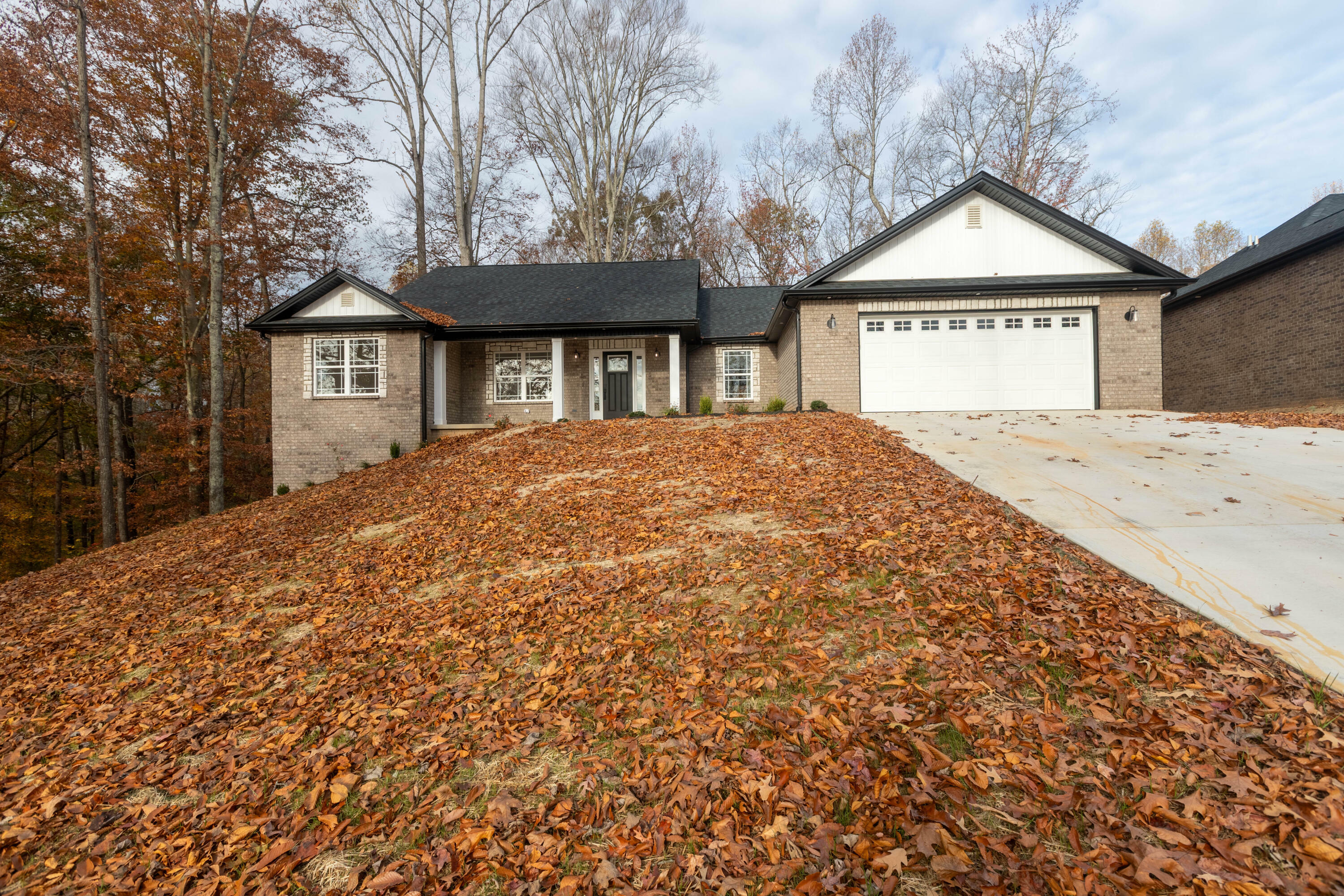 Property Photo:  420 Silver Creek Drive  KY 42503 