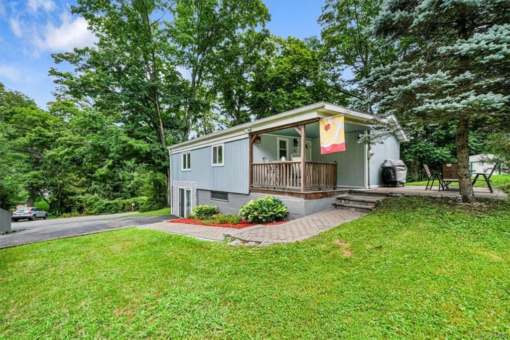 Property Photo:  20 Crescent Hill Drive  NY 10567 