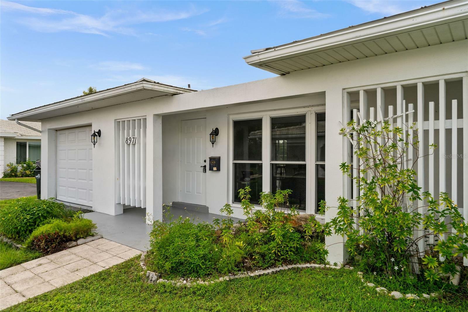 Property Photo:  8971 Abbey Court  FL 34287 