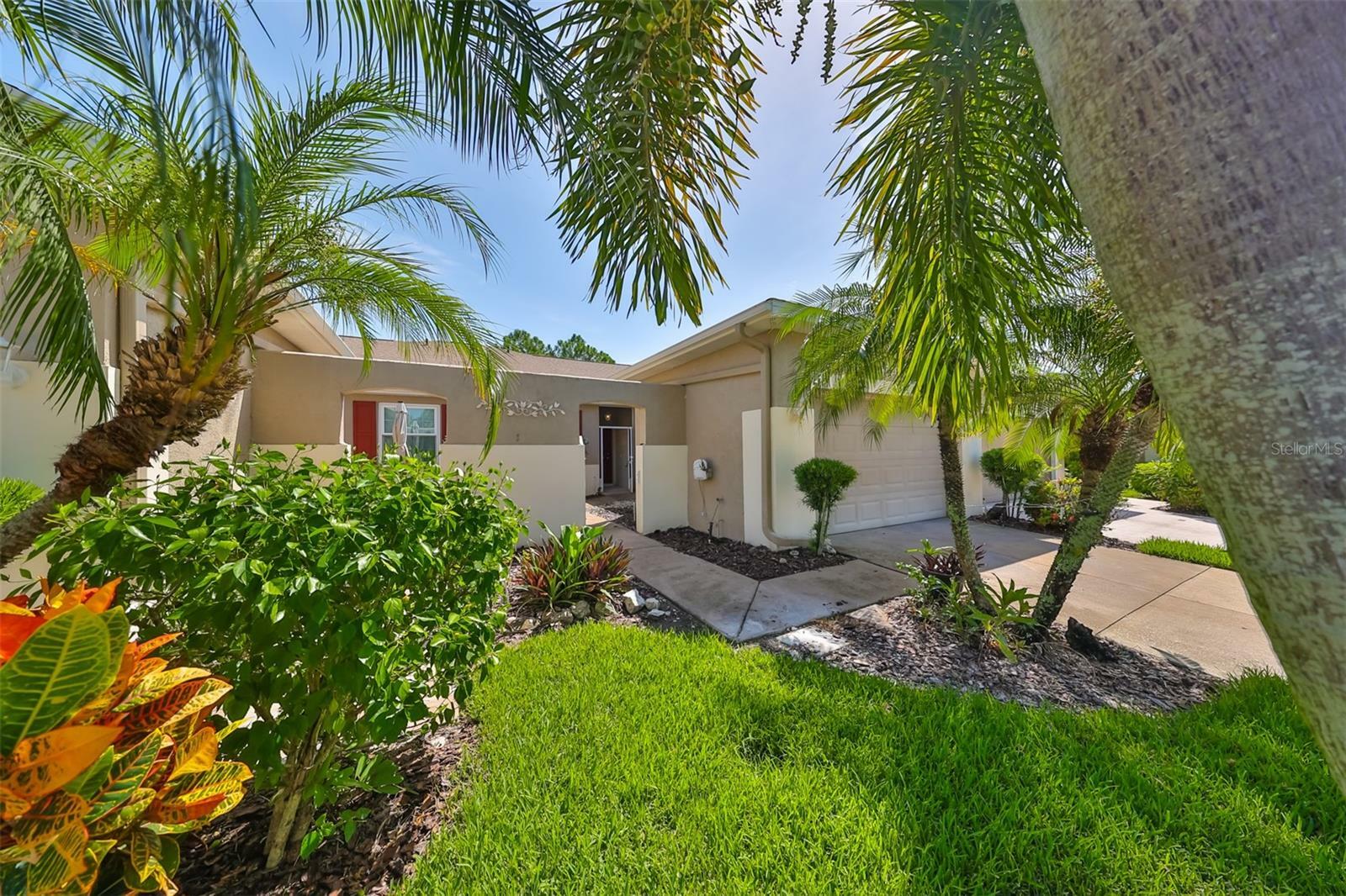 Property Photo:  633 Tremont Greens Lane 16  FL 33573 