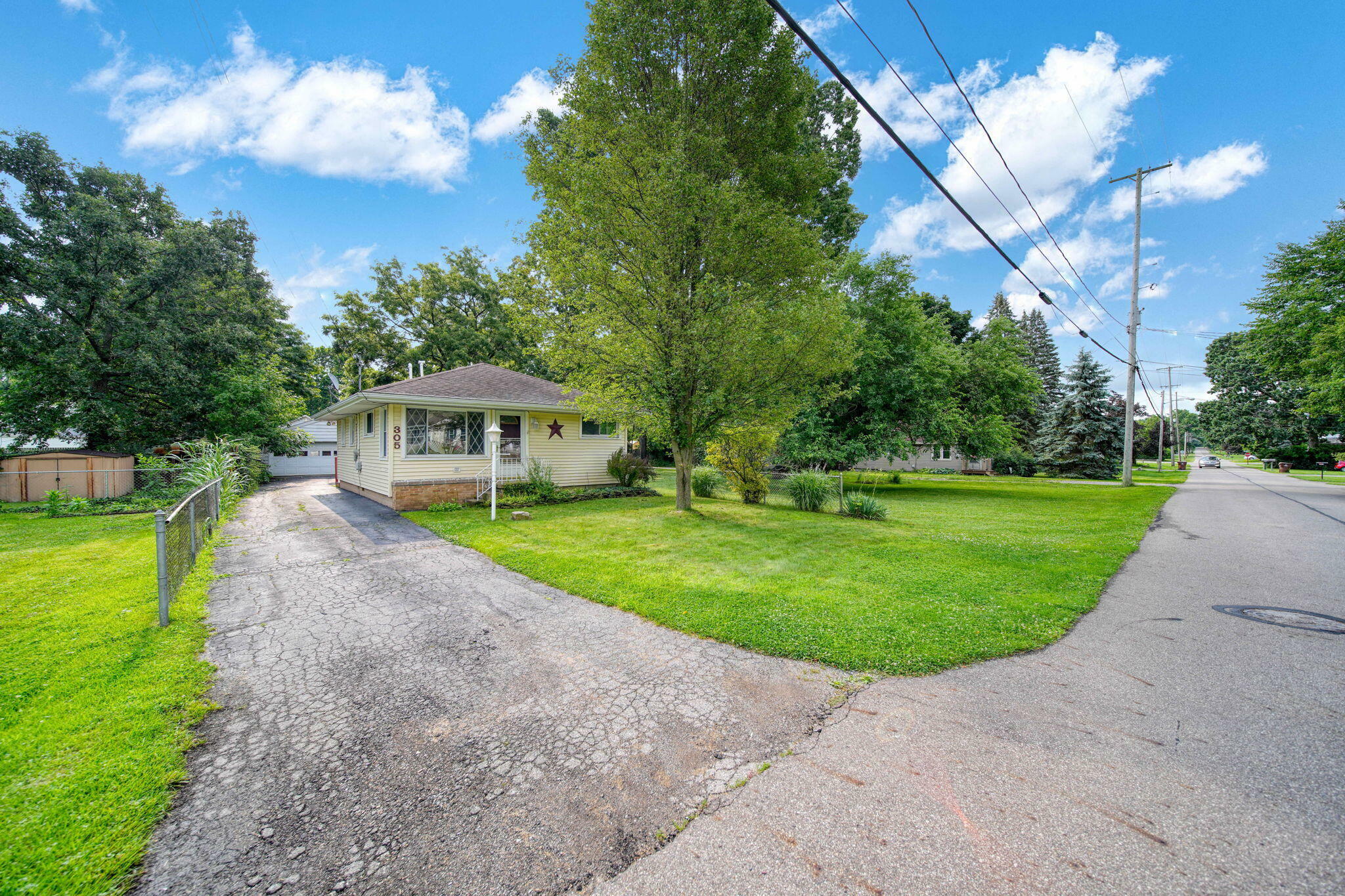 Property Photo:  305 21st Street  MI 49203 