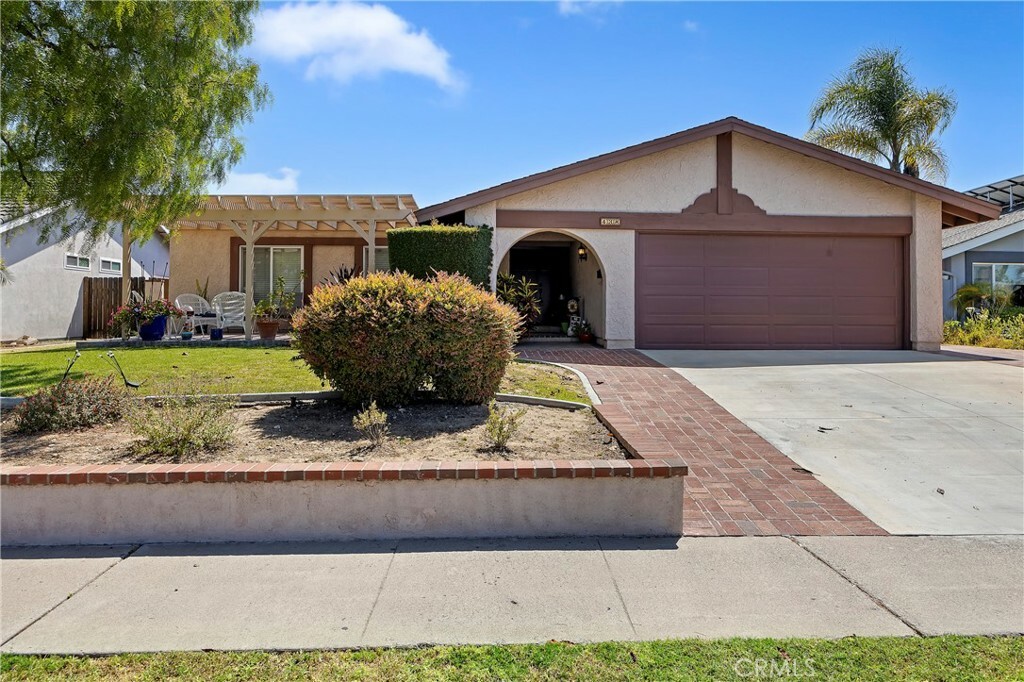 Property Photo:  438 Castlegate Lane  CA 92821 