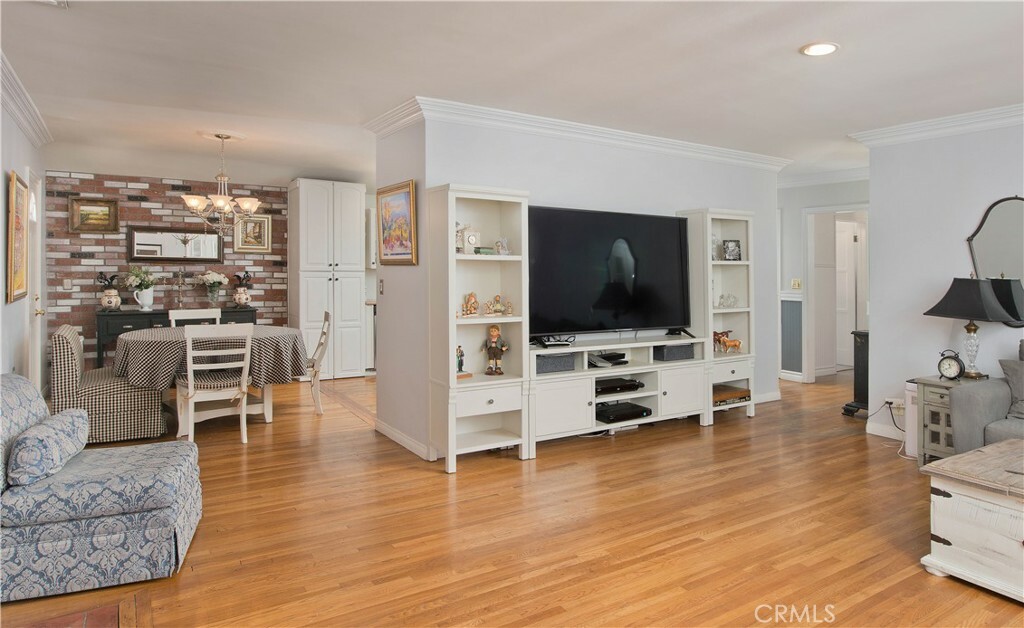 Property Photo:  7045 Encino Avenue  CA 91406 