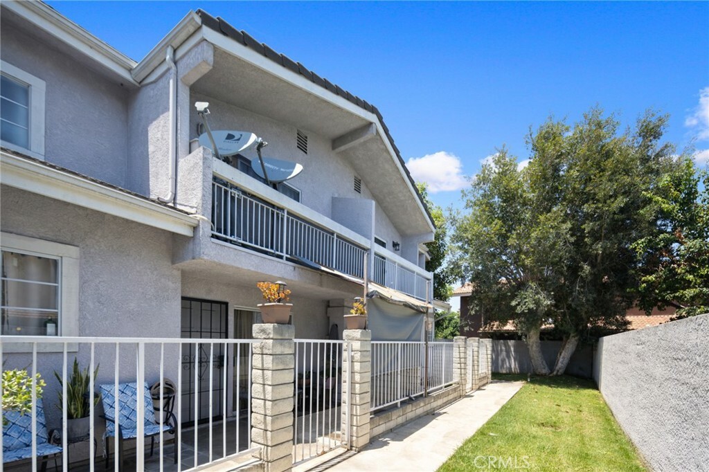 Property Photo:  215 E 223rd Street 9  CA 90745 