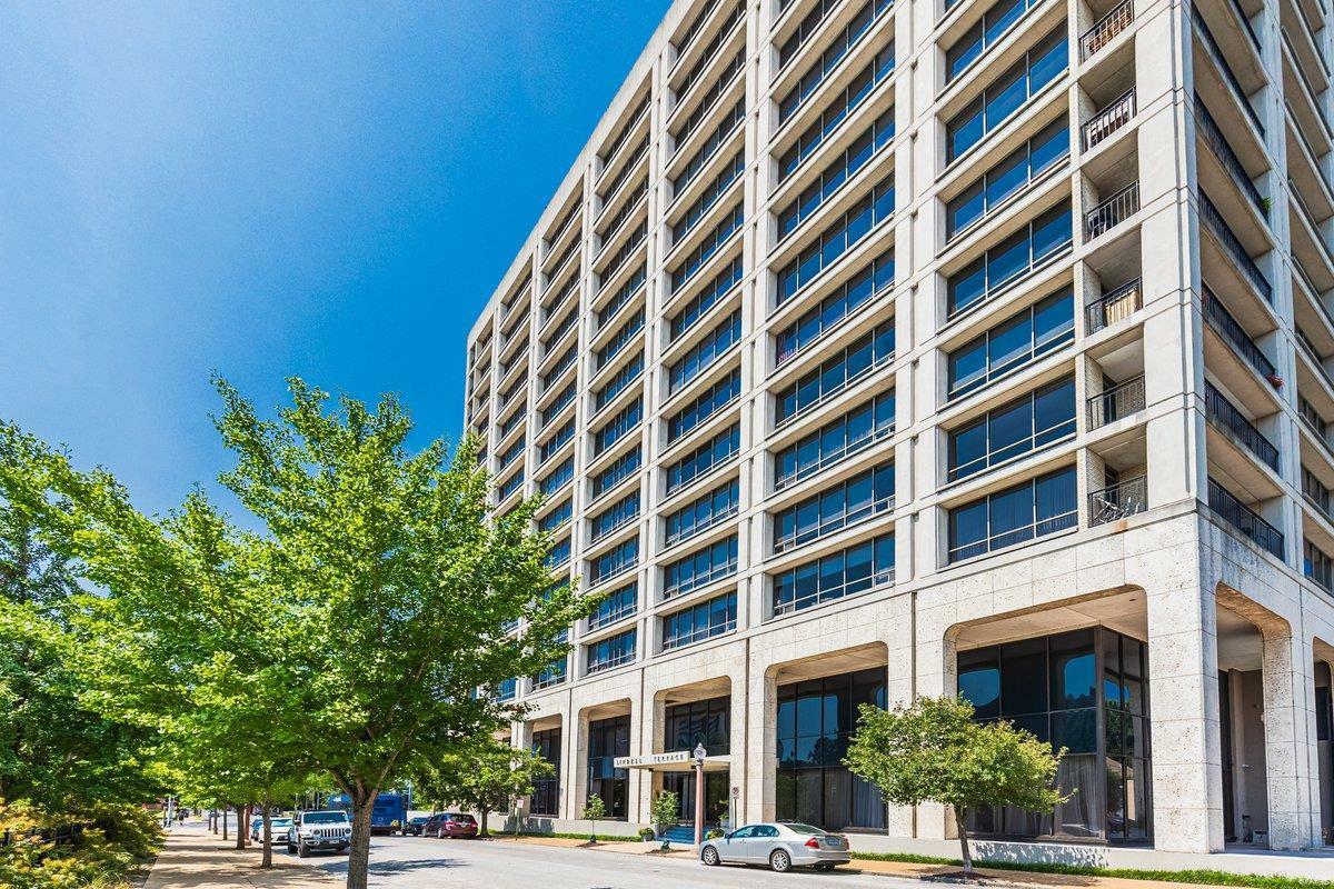 Property Photo:  4501 Lindell Boulevard 4D  MO 63108 