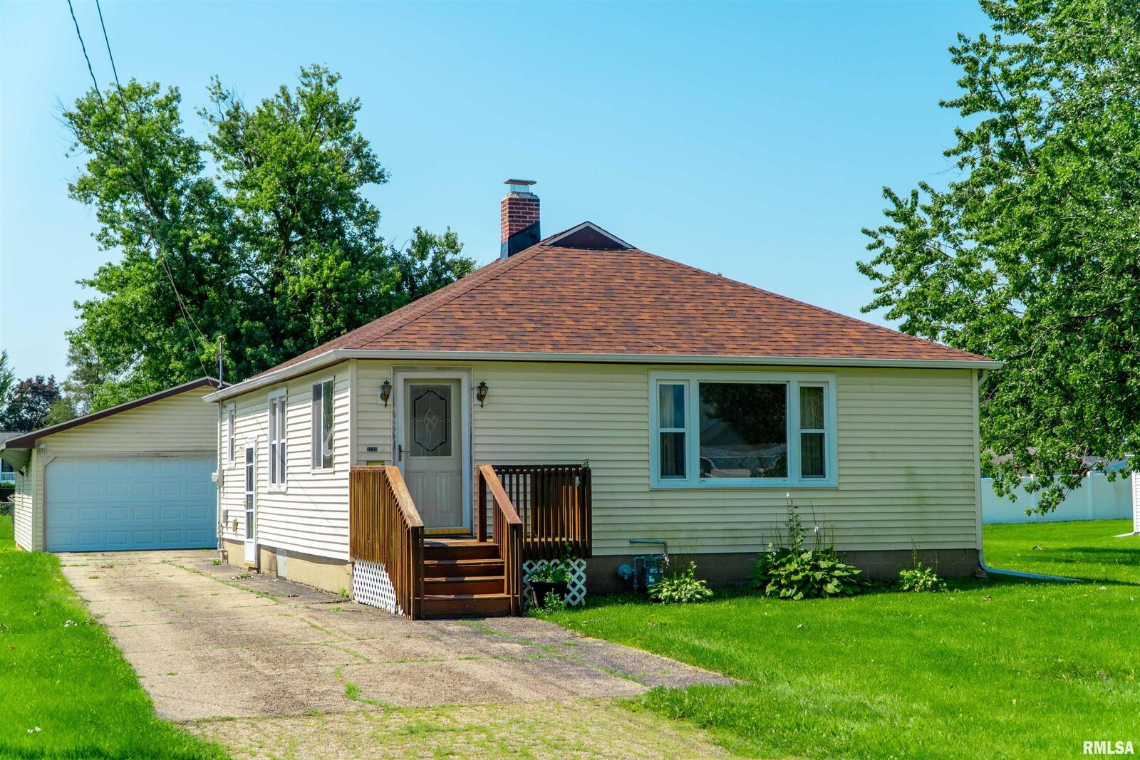 Property Photo:  2136 Chappel Avenue  IL 61401 