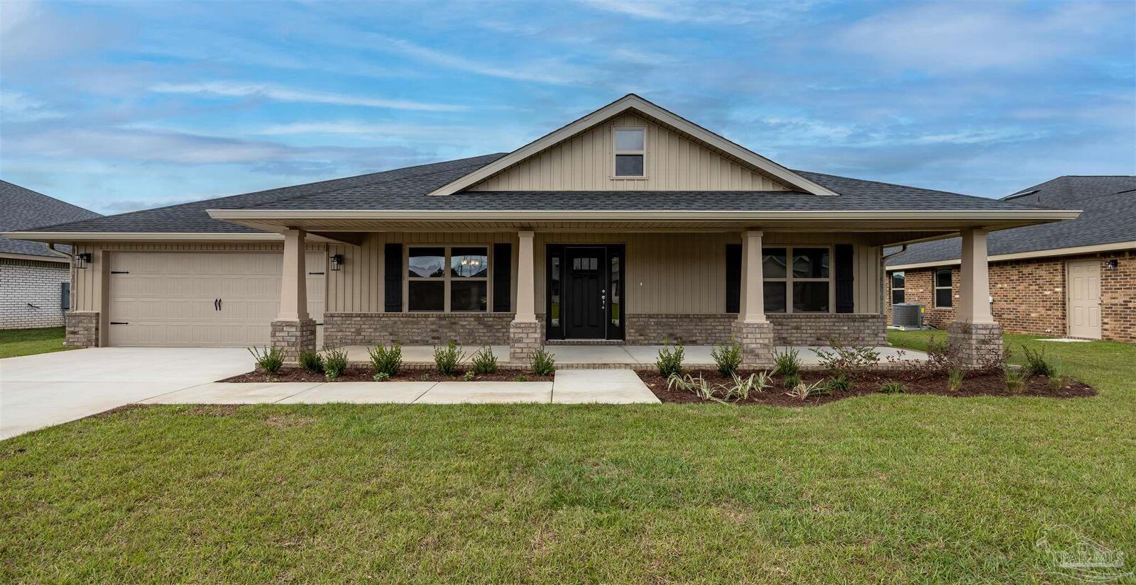 Property Photo: 6275 Pineapple Dr FL 32570