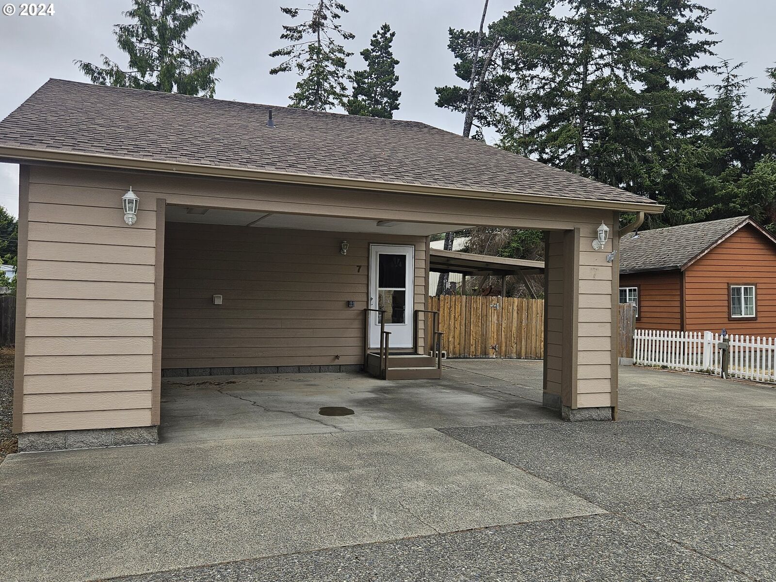 Property Photo: 7 Pine Ln OR 97449
