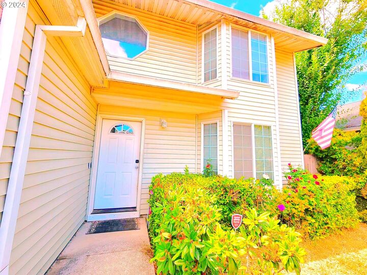 Property Photo: 731 N Lincoln St OR 97127