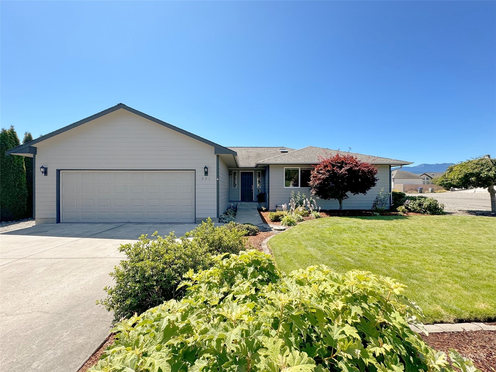 Property Photo:  901 E Willow  WA 98382 