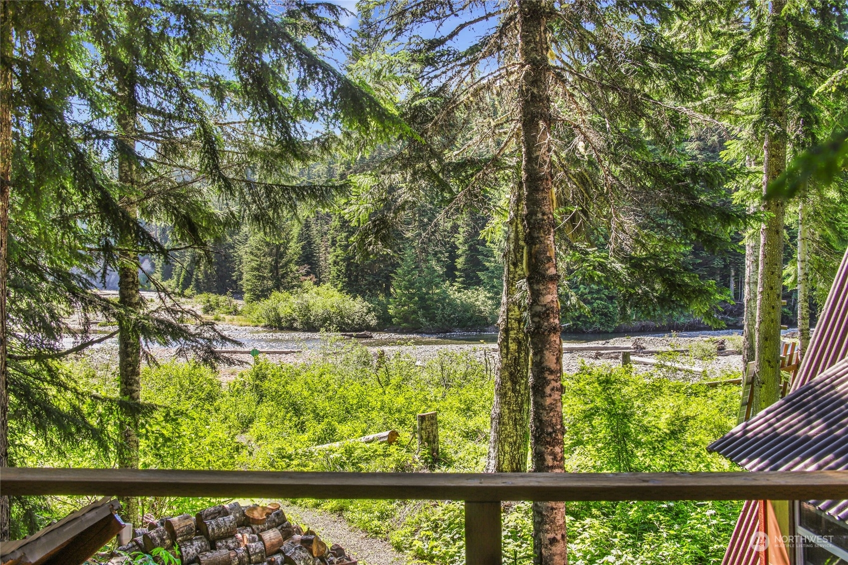 Property Photo:  183 Snowshoe Lane  WA 98068 