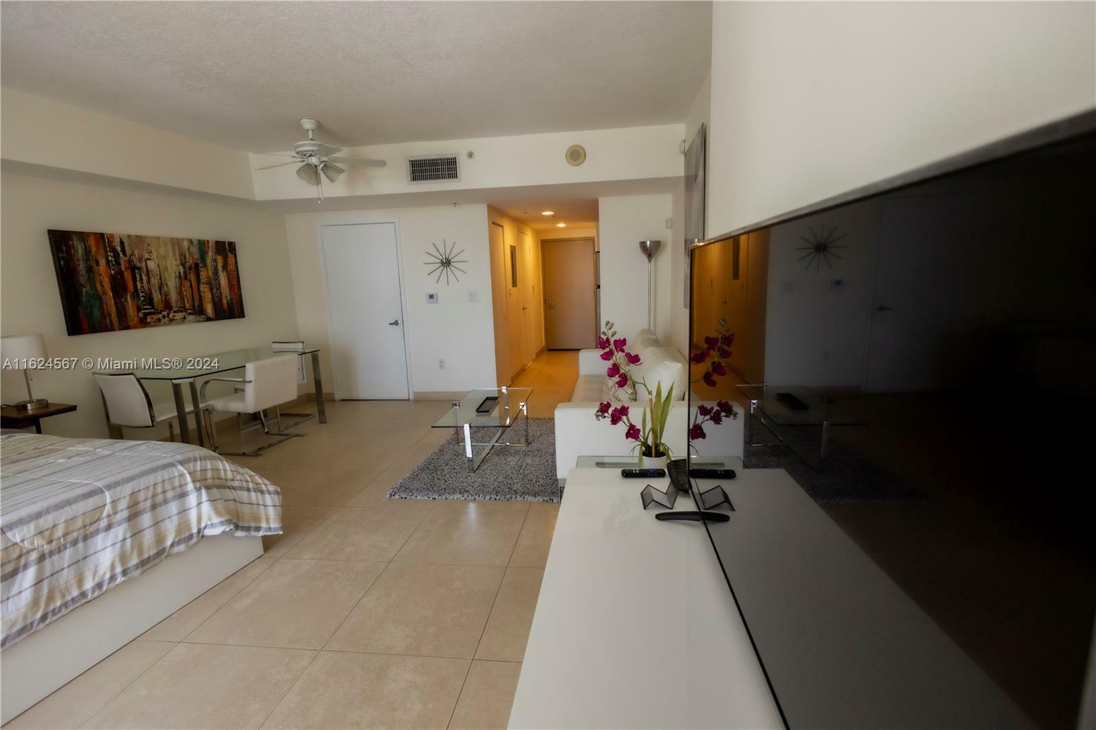 Property Photo:  1750 N Bayshore Dr 1908  FL 33132 